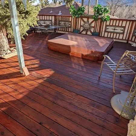 Mystic Portal 420 Guesthouse Colorado Springs Exterior photo