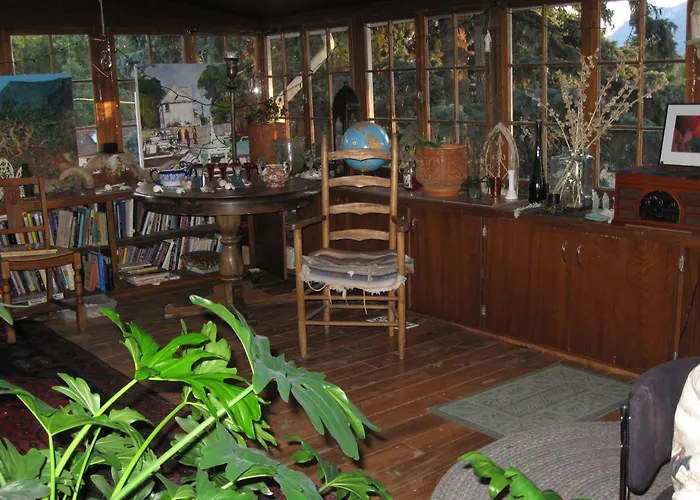 Mystic Portal 420 Guesthouse